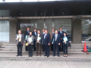 荒川区議会の皆様と記念撮影